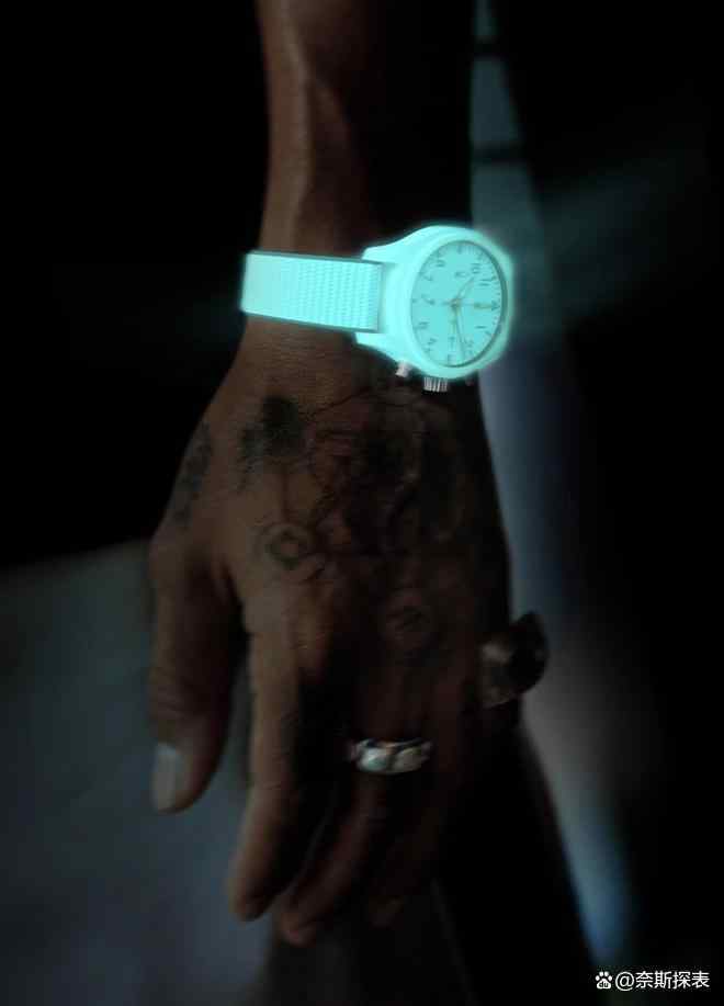 IWC万国表震撼来袭！首款全夜光陶瓷腕表，暗室中持续发光24小时以上 | 奈斯探表